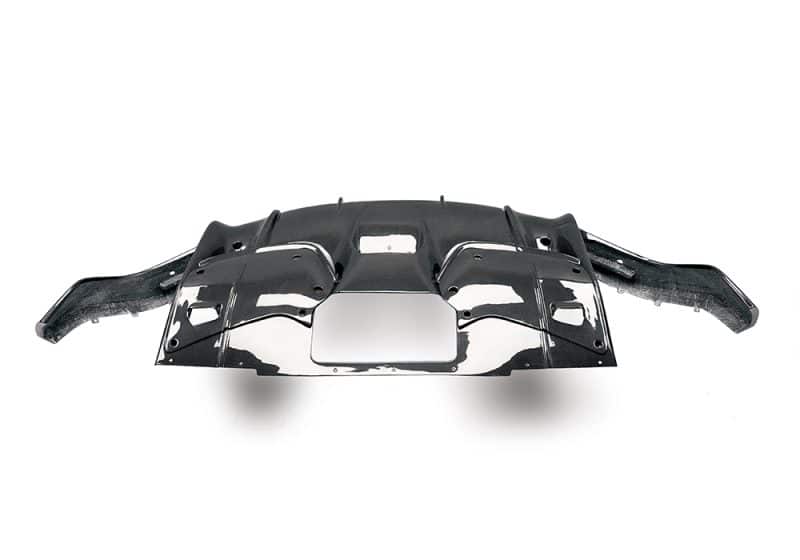 Rear view of Ferrari Purosangue showcasing the Carbon Fiber Rear Diffuser’s sporty and bold design